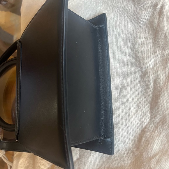 JACQUEMUS signature leather bag in Black leather, gold details. With dus… - Picture 8 of 16
